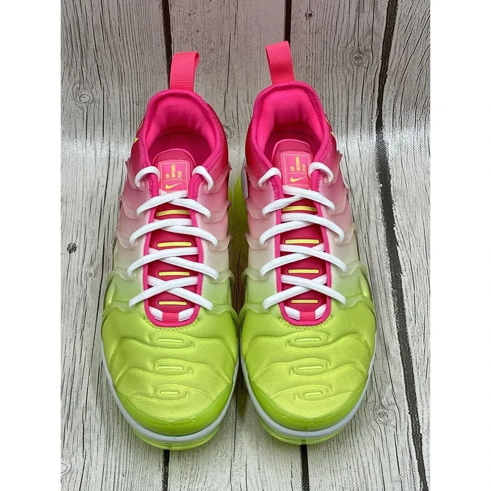Size 5 - Nike Women's Air VaporMax Plus Pink Volt Gradient DC2045‎ 900